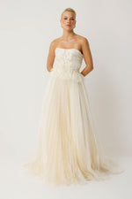 Load image into Gallery viewer, Sparkling Embroidered Princess Form Evening Dress