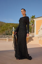 تحميل الصورة في عارض المعرض، فستان سهرة مطرز بالأحجار وتفاصيل صدر أنيقة وعباءة