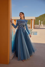 تحميل الصورة في عارض المعرض، فستان سهرة مع تنورة مكشكشة من التول وتفاصيل الصدر مطرزة بالأحجار