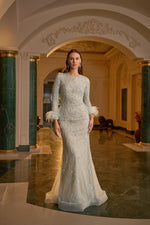 تحميل الصورة في عارض المعرض، فستان سهرة أنيق بتفاصيل ريش مطرز