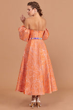 Resmi Galeri görüntüleyiciye yükleyin, Kolluk Detaylı Hareketli Straplez Elbise