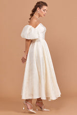 Resmi Galeri görüntüleyiciye yükleyin, Kolluk Detaylı Hareketli Straplez Elbise