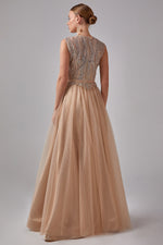 تحميل الصورة في عارض المعرض، فستان بتنورة من التول منقوش على الصدر الأمامي والخلفي