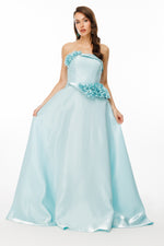 Resmi Galeri görüntüleyiciye yükleyin, PARLAK KUMAŞ ÇİÇEK DETAYLI STRAPLEZ ABİYE