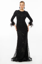 تحميل الصورة في عارض المعرض، فستان سهرة أنيق بتفاصيل ريش مطرز