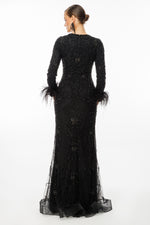 تحميل الصورة في عارض المعرض، فستان سهرة أنيق بتفاصيل ريش مطرز