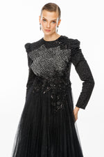 تحميل الصورة في عارض المعرض، فستان سهرة مع تنورة مكشكشة من التول وتفاصيل الصدر مطرزة بالأحجار