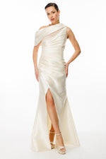 Resmi Galeri görüntüleyiciye yükleyin, Tek Omuz Drapeli İnci Detaylı Yırtmaçlı Siyah Saten Abiye Elbise