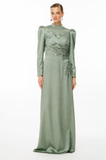 تحميل الصورة في عارض المعرض، فستان سهرة حجابي بتفاصيل مطرزة على الخصر من قماش الساتان