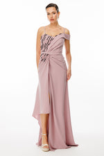 Resmi Galeri görüntüleyiciye yükleyin, ip askılı belden büzgülü ve işlemeli abiye