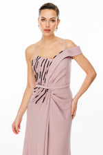 Resmi Galeri görüntüleyiciye yükleyin, ip askılı belden büzgülü ve işlemeli abiye