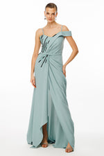 Resmi Galeri görüntüleyiciye yükleyin, ip askılı belden büzgülü ve işlemeli abiye