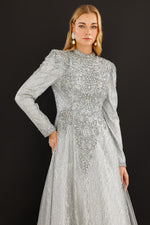 Resmi Galeri görüntüleyiciye yükleyin, Işıltılı İşlemeli Hakim Yaka Uzun Kollu Tesettür Abiye Elbise