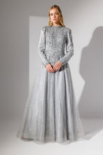 Resmi Galeri görüntüleyiciye yükleyin, Işıltılı İşlemeli Hakim Yaka Uzun Kollu Tesettür Abiye Elbise