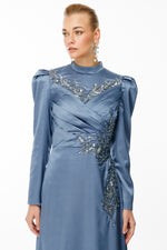 تحميل الصورة في عارض المعرض، فستان سهرة حجابي بتفاصيل مطرزة على الخصر من قماش الساتان