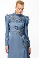 تحميل الصورة في عارض المعرض، فستان سهرة حجابي بتفاصيل مطرزة على الخصر من قماش الساتان