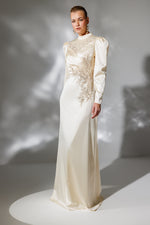 تحميل الصورة في عارض المعرض، فستان سهرة حجابي بتفاصيل مطرزة على الخصر من قماش الساتان