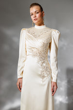 تحميل الصورة في عارض المعرض، فستان سهرة حجابي بتفاصيل مطرزة على الخصر من قماش الساتان