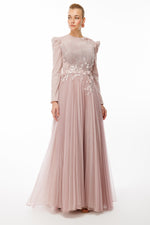 تحميل الصورة في عارض المعرض، فستان سهرة مع تنورة مكشكشة من التول وتفاصيل الصدر مطرزة بالأحجار