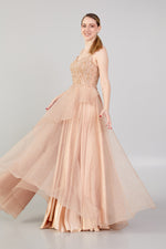 تحميل الصورة في عارض المعرض، فستان بأحزمة كتف مطرزة بدقة مع تنورة توتو