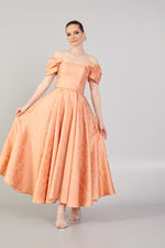 تحميل الصورة في عارض المعرض، فستان بتنورة بنمط واسع ومكشوف على الكتف