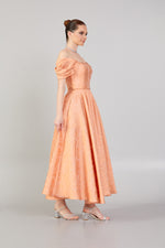 تحميل الصورة في عارض المعرض، فستان بتنورة بنمط واسع ومكشوف على الكتف