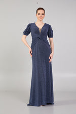 تحميل الصورة في عارض المعرض، فستان بأكمام قصيرة مع تفاصيل مجمعة على الصدر