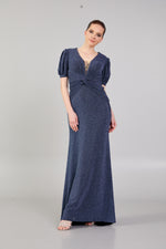 تحميل الصورة في عارض المعرض، فستان بأكمام قصيرة مع تفاصيل مجمعة على الصدر