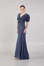 تحميل الصورة في عارض المعرض، فستان بأكمام قصيرة مع تفاصيل مجمعة على الصدر