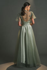 تحميل الصورة في عارض المعرض، فستان سهرة فضي مع بوليرو الأورجانزا