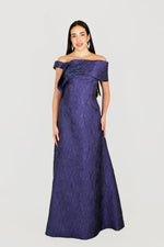 تحميل الصورة في عارض المعرض، فستان سهرة بدون حمالات مطرز على الصدر