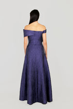 تحميل الصورة في عارض المعرض، فستان سهرة بدون حمالات مطرز على الصدر