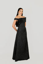 تحميل الصورة في عارض المعرض، فستان سهرة بدون حمالات مطرز على الصدر