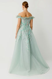 Princess-Style Mint Dress with Sparkling Embroidery Details
