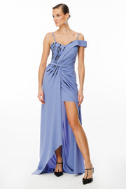 فستان سهرة برباط خصر وتطريز