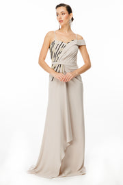 فستان سهرة برباط خصر وتطريز