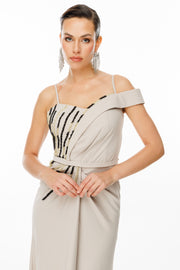 فستان سهرة برباط خصر وتطريز