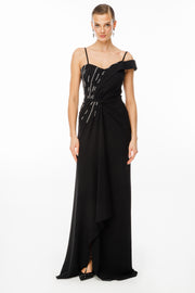 فستان سهرة برباط خصر وتطريز