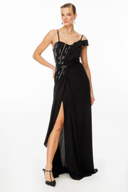 فستان سهرة برباط خصر وتطريز