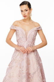 İnce Jakar Desenli Kumaş Çiçek ve Boncuk Bezeli Abiye Elbise