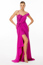 فستان سهرة برباط خصر وتطريز