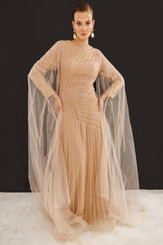 فستان سهرة بتصميم خاص مع تطريز دائري