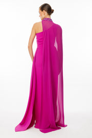 فستان سهرة مطرز بكتف واحد وتفاصيل عباءة عند الرقبة