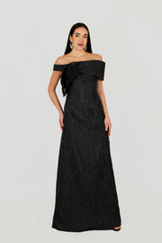 فستان سهرة بدون حمالات مطرز على الصدر